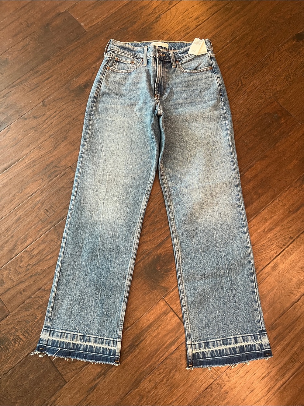 Abercrombie & Fitch The Baggy Low Rise Raw Hem Jeans 26/2R